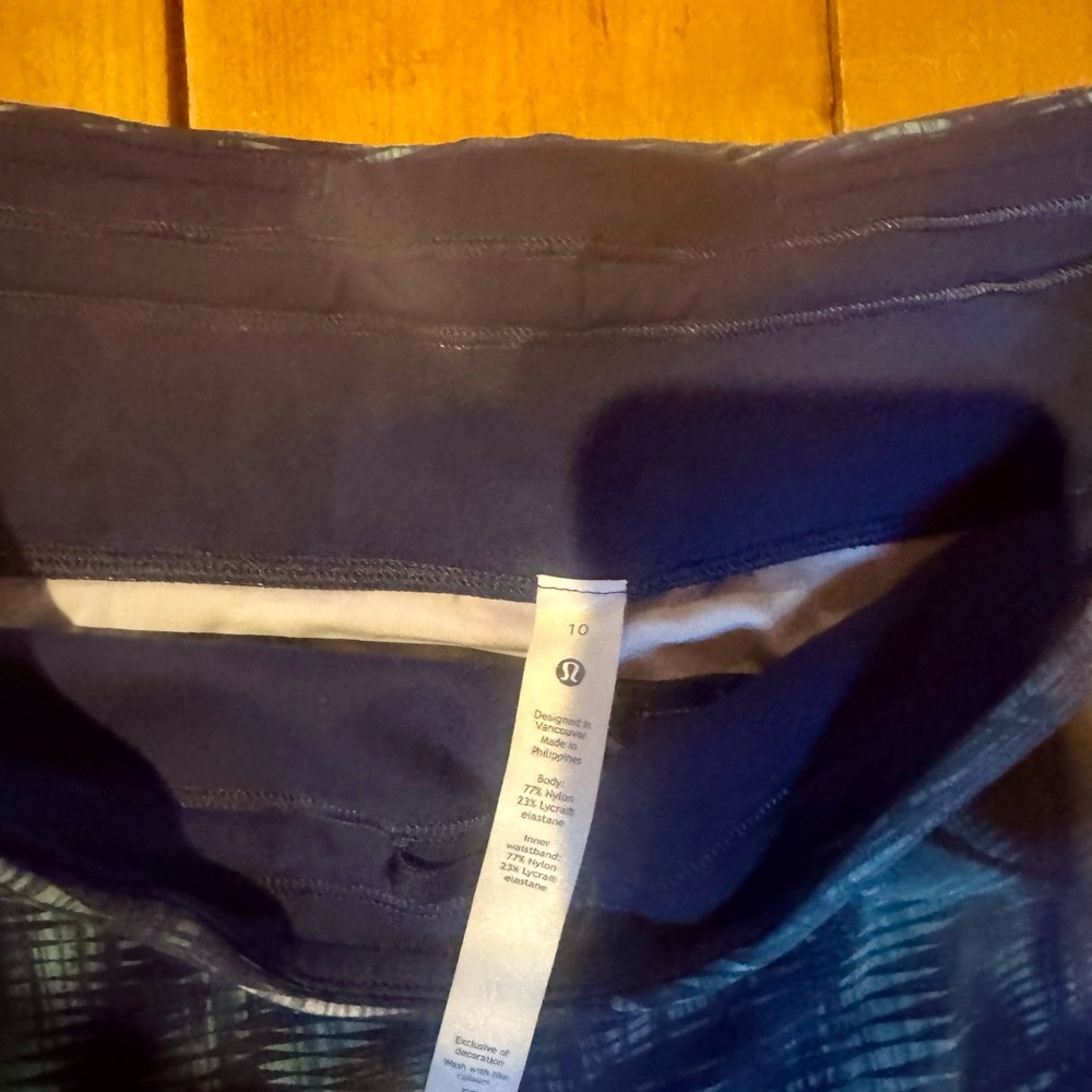 Lululemon Blue-patterned leggings top and shorts set - Picture 5 of 12